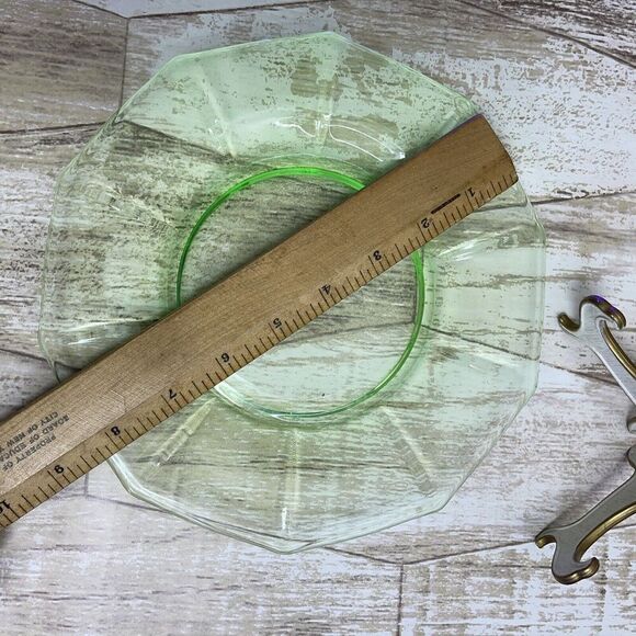 Cambridge Green Depression Glass Uranium UV Glow‎ Decagon Salad Plate Vintage - Picture 7 of 7